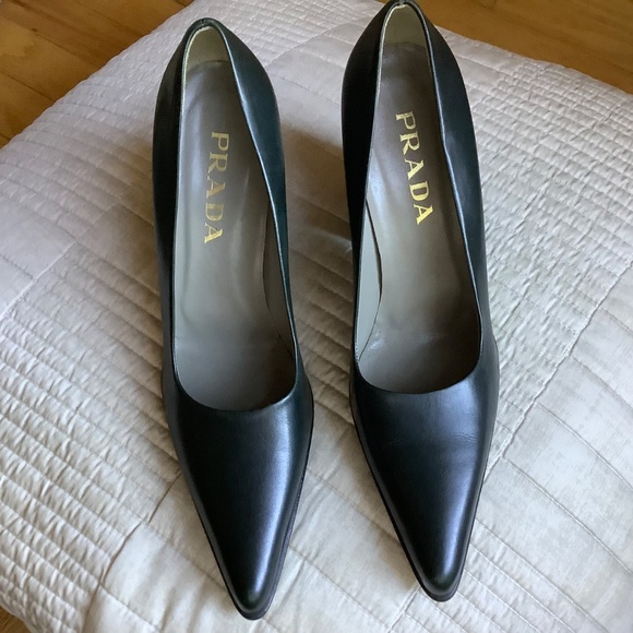 Prada Pointed Toe Leather Heeled Pumps Dark Green SZ 39.5 - Picture 2 of 14